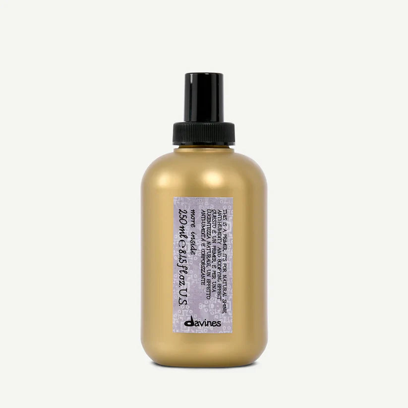 Davines This is a Primer 250ml — lightweight leave-in spray designed to prepare hair for styling, adding moisture, heat protection, and smooth, frizz-free finish.